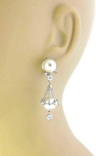DIAMOND PEARLS GOLD EARRINGS 18KT CHANDELIER DANGLE: DIAMOND PEARLS GOLD EARRINGS 18KT CHANDELIER DANGLE These Diamond Pearls Gold Earrings are a luxurious addition to any jewelry collection. The natural white diamonds and pearls are set in 18kt white g