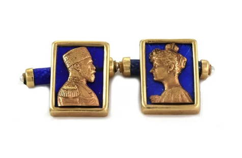 VINTAGE PEARLS ENAMEL CUFFLINKS 14K GOLD CAMEO RECTANGLE SHAPE: VINTAGE PEARLS ENAMEL CUFFLINKS 14K GOLD CAMEO RECTANGLE SHAPE This is an eye catching pair of vintage flex chain cufflinks, they are crafted from 14k yellow gold featuring rectangular shape frames wi