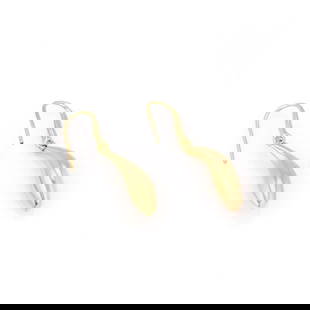 TIFFANY & CO. ITALY FRANK GEHRY YELLOW GOLD DROP FISH EARRINGS: TIFFANY & CO. ITALY FRANK GEHRY YELLOW GOLD DROP FISH EARRINGS Tiffany & Co. Italy Frank Gehry Design Dangle Earrings These authentic Tiffany & Co. earrings are finely crafted from solid 18k yellow go