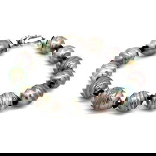 18K WHITE GOLD PEARL BRACELET SOUTH SEA DARK GRAY STRAND: 18K WHITE GOLD PEARL BRACELET SOUTH SEA DARK GRAY STRAND This is a lovely bracelet, the large spring ring clasp is crafted from 18k white gold with a polished finish and attached to the clasp is a sin