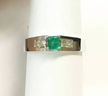 18K WHITE GOLD RING WITH EMERALD AND DIAMONDS   (SIZE: 11): 18K WHITE GOLD RING WITH EMERALD AND DIAMONDS (SIZE: 11) 18k White Gold Ring with Emerald and Diamonds You are bidding on a 18k White Gold Ring with Emerald and Diamonds. The ring is fully new with or