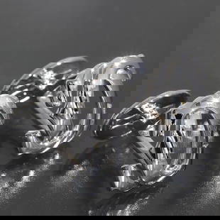 CARTIER PENELOPE CUFFLINKS 750 MEN'S CUFFLINKS WHITE GOLD 18K AUTHENTIC: CARTIER PENELOPE CUFFLINKS 750 MEN'S CUFFLINKS WHITE GOLD 18K AUTHENTIC E1081 Style : Cufflinks Size & Length (Approx.) : 1.2×1.7cm Material : White Gold 18K Main Stone :None Total weight (Approx.) :