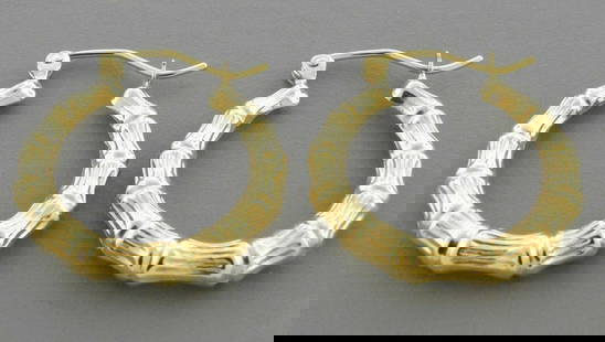 14K YELLOW GOLD BAMBOO HOOP TUBE EARRINGS 3.5mm: 14K YELLOW GOLD HOOP EARRINGS 14K Yellow Gold Tube hoop Bamboo earrings Width Size: 3.5mm Diameter: 25mm, High Polish Finish Snap/ clasp closure Stamp: 14k Avg Weight: 25mm - 1.5g