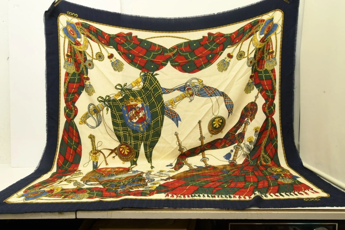 AUTHENTIC GUCCI SHAWL 70% WOOL 30% SILK 136CM BLUE IVORY SWORDS & TASSELS VTG (1 of 2)