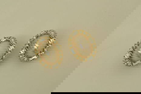 AUTHENTIC CHRISTIAN DIOR CLIP ON EARRINGS FAUX CRYSTAL PEARL RHINESTONE JEWELRY: Jewelry Accessories Ladies, Womens, Female Clip Closure Oval Gold Plated, Rhinestone, Faux Pearl, Faux Crystal Vintage, Chic Height: 2.2 cm Width: 1.7 cm Depth: 1.5 cm ----- CONDITION RANKING SCALE S