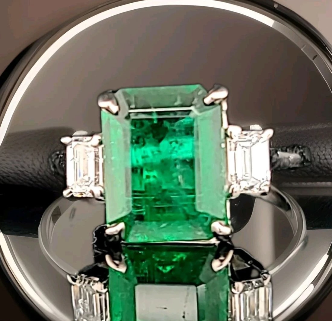 14K WHITE GOLD ENGAGEMENT RING 2.61CT.NATURAL GREEN EMERALD EMERALD CUT GIA CERT: 14K WHITE GOLD ENGAGEMENT RING 2.61CT.NATURAL GREEN EMERALD EMERALD CUT GIA CERT GORGEOUS 14K WHITE GOLD engagement ring gem natural emerald in rectangular shape GIA cert. center natural emerald weigh