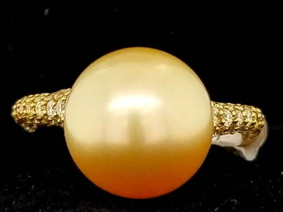 18K. YELLOW GOLD NATURAL DIAMOND PEARL RING: 18K. YELLOW GOLD NATURAL DIAMOND PEARL RING Gorgeous 18k yellow gold diamond pearl ring center natural south sea yellow pearl size 12.6mm round shape. side set diamonds 1.00ct tw. SI1-H Quality clean,