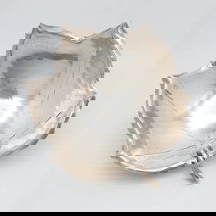 ALFREDO SCIARROTTA STERLING SILVER LEAF DISH BOWL - 4" WIDE: ALFREDO SCIARROTTA STERLING SILVER HANDMADE LEAF DISH BOWL - 4" WIDE Sterling Silver Handmade Leaf Dish Total Weight - 2.60 Ozt Width - 4" Wide