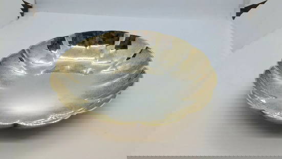 TIFFANY & CO. STERLING SILVER SCALLOPED DISH BOWL MAKERS 22951 - 5.25" WIDE: Tiffany & Co. Makers Sterling Silver Scalloped Dish 22951 Total Weight - 5.05 ozt Dimensions - 5.25" Wide Excellent Condition & Very Well Kept