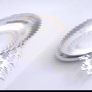 VINTAGE GORHAM STERLING SILVER PORRINGER BOWL MONOGRAM JHM - 5" WIDE: VINTAGE GORHAM STERLING SILVER PORRINGER BOWL MONOGRAM JHM - 5" WIDE Vintage Gorham Sterling Silver Porringer Bowl - Monogram JHM Total Weight - 4.10 Ozt Width - 4.5" Wide Handle Width - 2" Long