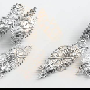 JOHN HARDY STERLING SILVER AYU DOT FRANGIPANI FLOWER DROP EARRINGS: JOHN HARDY STERLING SILVER AYU DOT FRANGIPANI FLOWER DROP EARRINGS John Hardy Sterling Silver Ayu Dot Frangipani Flower Drop Omega Back Earrings Total Height - 1.5" Width - 15mm Est. Retail - $375 USD