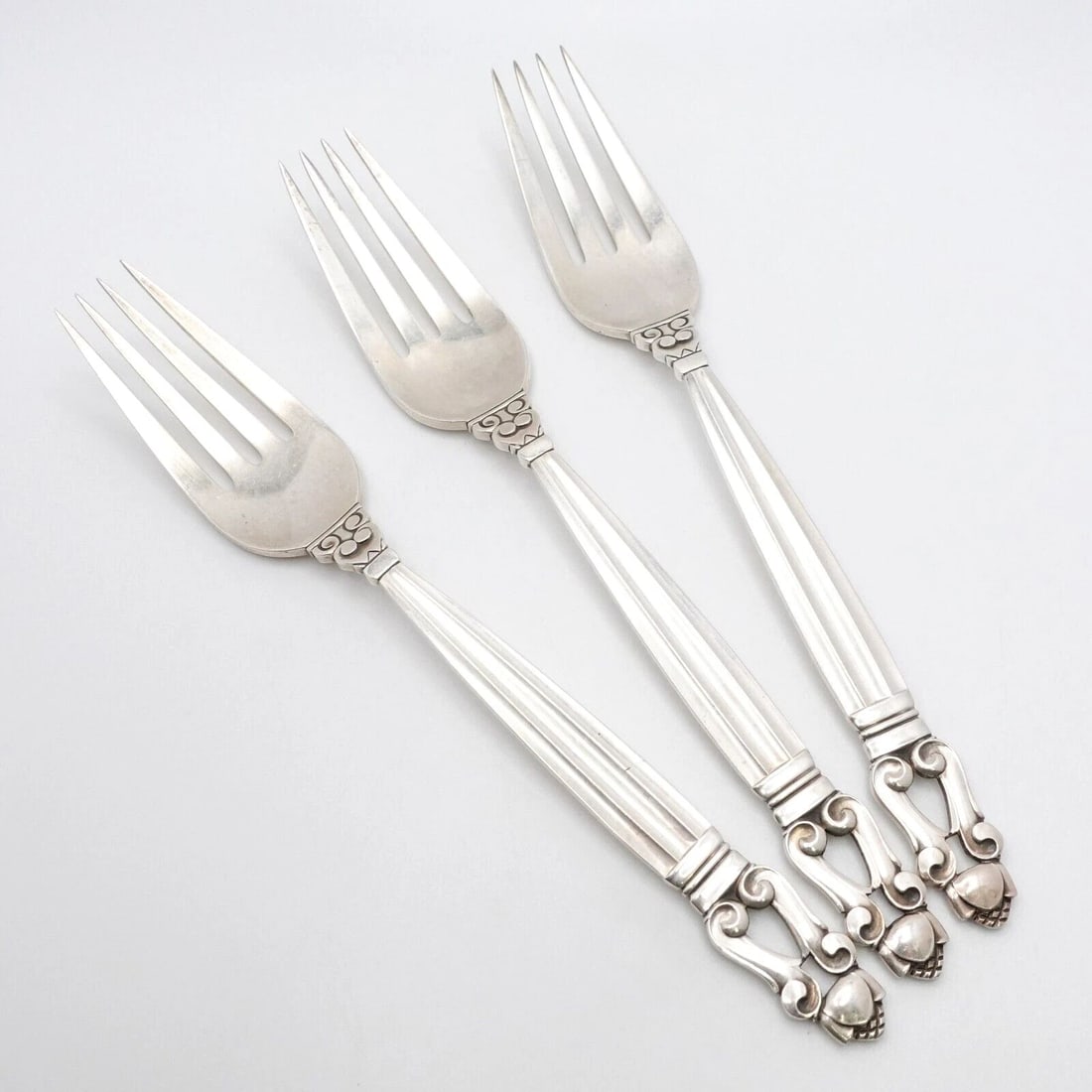 GEORG JENSEN JOHAN ROHDE STERLING SILVER ACORN LARGE DINNER FORK 7.75": GEORG JENSEN JOHAN ROHDE STERLING SILVER ACORN LARGE DINNER FORK 7.75" Vintage Georg Jensen Design by Johan Rohde Sterling Silver Acorn Pattern Large Dinner Fork Length - 7.75" Est. Retail - $260 USD