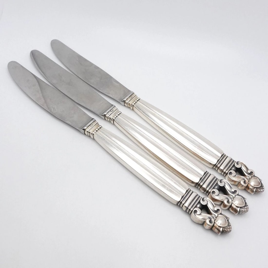 GEORG JENSEN STERLING SILVER HANDLE STAINLESS STEEL ACORN DINNER KNIFE 9": GEORG JENSEN STERLING SILVER HANDLE STAINLESS STEEL ACORN DINNER KNIFE 9" Vintage Georg Jensen Design by Johan Rohde Sterling Silver Long Handle Stainless Steel Acorn Pattern Dinner Knife Length - 9"