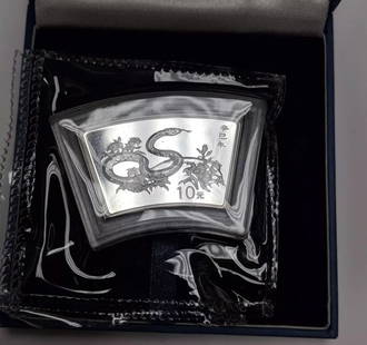 2001 CHINA LUNAR YEAR OF THE SNAKE SILVER 10 YUAN FAN COIN BOX & COA: 2001 CHINA ZODIAC YEAR OF THE SNAKE 1 OZ SILVER 10 YUAN FAN COIN BOX & COA 2001 China THe Commemorative Silver Coin Fan Shaped Year of the Snake Low Mintage Only 66,000 Minted Box & Certificate of Aut