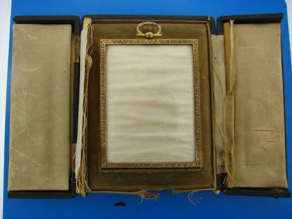 ANTIQUE VICTORIAN BRONZE PICTURE FRAME ORIGINAL BOX GLASS RARE UNIQUE: ANTIQUE VICTORIAN BRONZE PICTURE FRAME ORIGINAL BOX GLASS RARE UNIQUE ANTIQUE VICTORIAN BRONZE PICTURE FRAME ORIGINAL BOX GLASS RARE UNIQUE JGT VICTORIAN ANTIQUE C.1900 BRONZE PICTURE FRAME ORIGINAL B