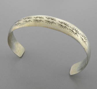 VINTAGE BEAUTIFUL NAVAJO STERLING SILVER CUFF BANGLE: VINTAGE STERLING SILVER CUFF Vintage Navajo sterling silver cuff bangle Measures apx 2.22" inside length Measures apx 0.41" Wide Vintage, Pre-owned, in good condition for its age, please refer to pics