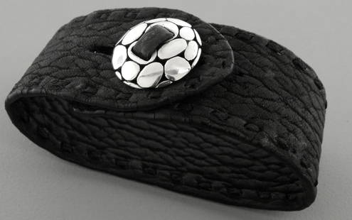 JOHN HARDY STERLING SILVER LEATHER BUTTON BRACELET: JOHN HARDY STERLING SILVER LEATHER BRACELETBracelet will fit wrist 7.75" Bracelet measures 1.20" WideSterling silver button with black leather strapPre-owned in good condition, minor wear, please refe