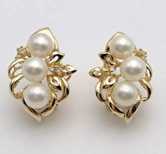 14K GOLD EARRINGS WITH MULTIPLE PEARLS AND 0.05CTS OF DIAMONDS   7.6 GRAMS: 14K GOLD EARRINGS WITH MULTIPLE PEARLS AND 0.05CTS OF DIAMONDS 7.6 GRAMS 14k Gold Earrings set with Multiple Pearls and 0.05cts of Diamonds Condition: Display Model, has been cleaned Material: 14k Yel
