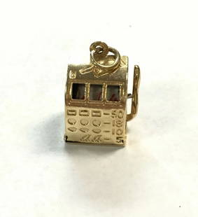 14K SOLID GOLD PENDANT SLOT MACHINE (LEVEL MOVES, NUMBERS SPIN): 14K SOLID GOLD PENDANT SLOT MACHINE (LEVEL MOVES, NUMBERS SPIN) 14k Solid Gold Pendant Slot Machine You are bidding on a pre-owned 14k Solid Gold Pendant Slot Machine. There are a few scratches and ma