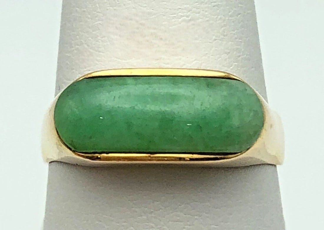 14K YELLOW GOLD RING SET WITH GREEN JADE   SIZE: 8.25 (1 of 2)