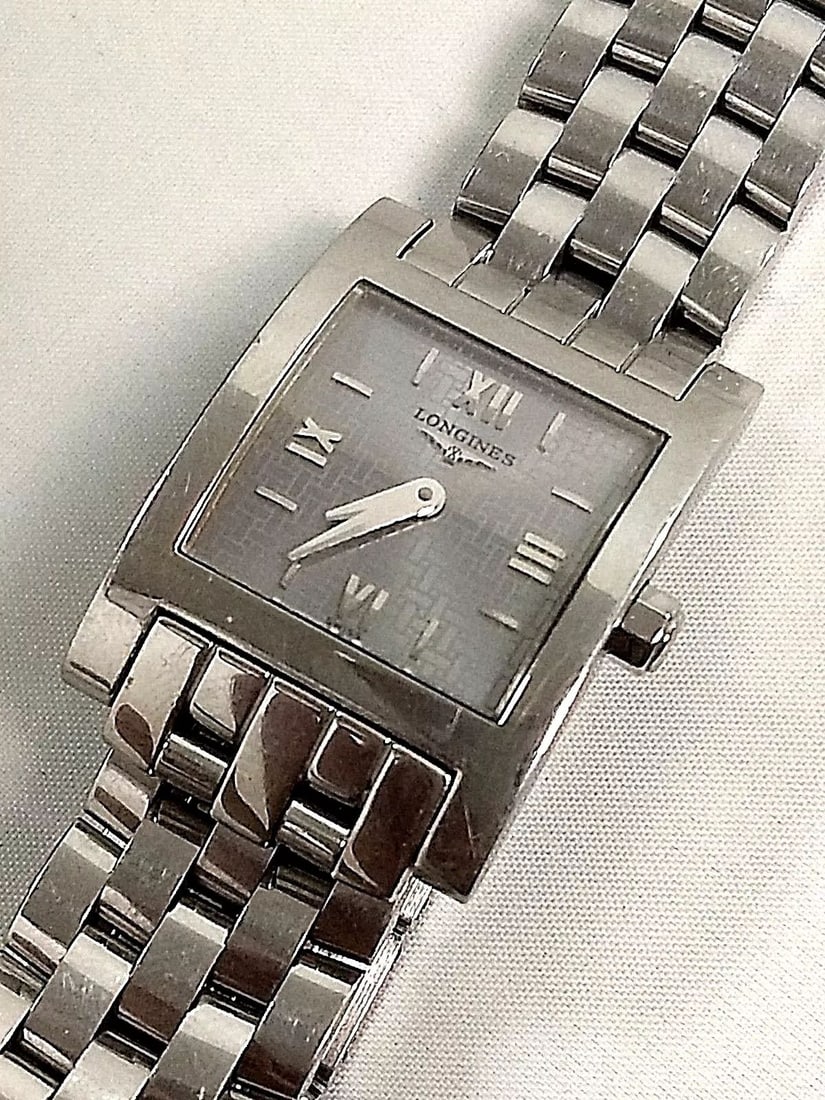 LONGINES EFCO SQUARE LADIES WATCH: LONGINES EFCO SQUARE LADIES WATCH Longines EFCO Square Ladies Watch You are bidding on a pre-owned Longines EFCO watch. The watch is in excellent working condition. There are few scratches on the watc
