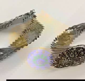 VINTAGE STERLING SILVER BRACELET: VINTAGE STERLING SILVER BRACELET Vintage Sterling Silver stylish Bracelet You are bidding on a pre-owned Vintage Sterling Silver stylish Bracelet. There are few minor scratches on the watch from norma