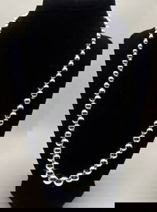 925 STERLING SILVER GRADUATED BEAD STYLE NECKLACE   21 INCHES   37.4 GRAMS: 925 STERLING SILVER GRADUATED BEAD STYLE NECKLACE 21 INCHES 37.4 GRAMS 925 Sterling Silver Graduated Bead Style Necklace Condition: Used, has been cleaned Material: 925 Sterling Silver Necklace Size: