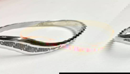 WOMEN'S STERLING SILVER HINGED BRACELET WITH SYNTHETIC OPAL INLAY: WOMEN'S STERLING SILVER HINGED BRACELET WITH SYNTHETIC OPAL INLAY Women's Sterling Silver Hinged Bracelet with Synthetic Opal Inlay You are bidding on a pre-owned Women's Sterling Silver Hinged Bracel