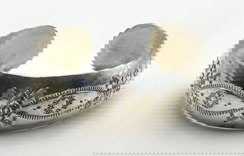 925 STERLING SILVER VINTAGE W. TRACEY NAVAJO CUFF BRACELET   23.5 GRAMS: 925 STERLING SILVER VINTAGE W. TRACEY NAVAJO CUFF BRACELET 23.5 GRAMS 925 Sterling Silver Vintage W. TRACEY Navajo Cuff Bracelet Condition: Used Material: 925 Sterling Silver Weight: 23.5 grams Bracel