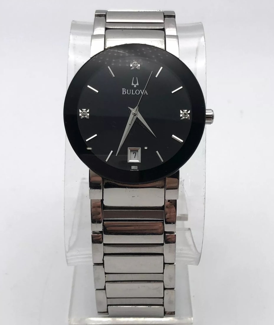 MEN'S BULOVA STAINLESS STEEL WATCH 35MM 96D18: MEN'S BULOVA STAINLESS STEEL WATCH 35MM 96D18 Men's BULOVA Stainless Steel watch 35mm 96D18 Condition: Pre-owned, has marks and scratches Material: Stainless Steel case and band Movement: Quartz batte
