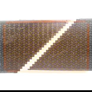 LOUIS VUITTON MONOGRAM ALZER 75 TRUNK SUITACE 770480 HAND PAINTING: LOUIS VUITTON MONOGRAM ALZER 75 TRUNK SUITACE 770480 HAND PAINTING OUTSIDE: B: Vintage Condition. There is considerable damage throughout, including scratches. INSIDE: B: Vintage Condition. There is c