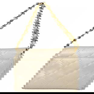 CHANEL WHITE CALFSKIN SINGLE FLAP HANDBAG: CHANEL WHITE CALFSKIN SINGLE FLAP HANDBAG pocket Outside pocket x1 Inside Zipper pocket x1, pocket x1 Size (Inch) : W 6.7 x H 5.1 x D 2.4 " Handle Drop. 5.9 " Size (CM) : W 17.0 x H 13.0 x D 6.0 cm Ha