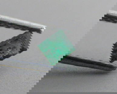 0.12ct NATURAL COLOMBIAN GREEN EMERALD EMERALD CUT 2.7 x 2.4mm: 0.12ct NATURAL COLOMBIAN GREEN EMERALD EMERALD CUT 2.7 x 2.4mm LOOSE NATURAL COLOMBIAN EMERALD Sale is for 1 natural green Emerald 0.12ct Measures 2.7x2.4mm Emerald cut Please refer to pics for clarit