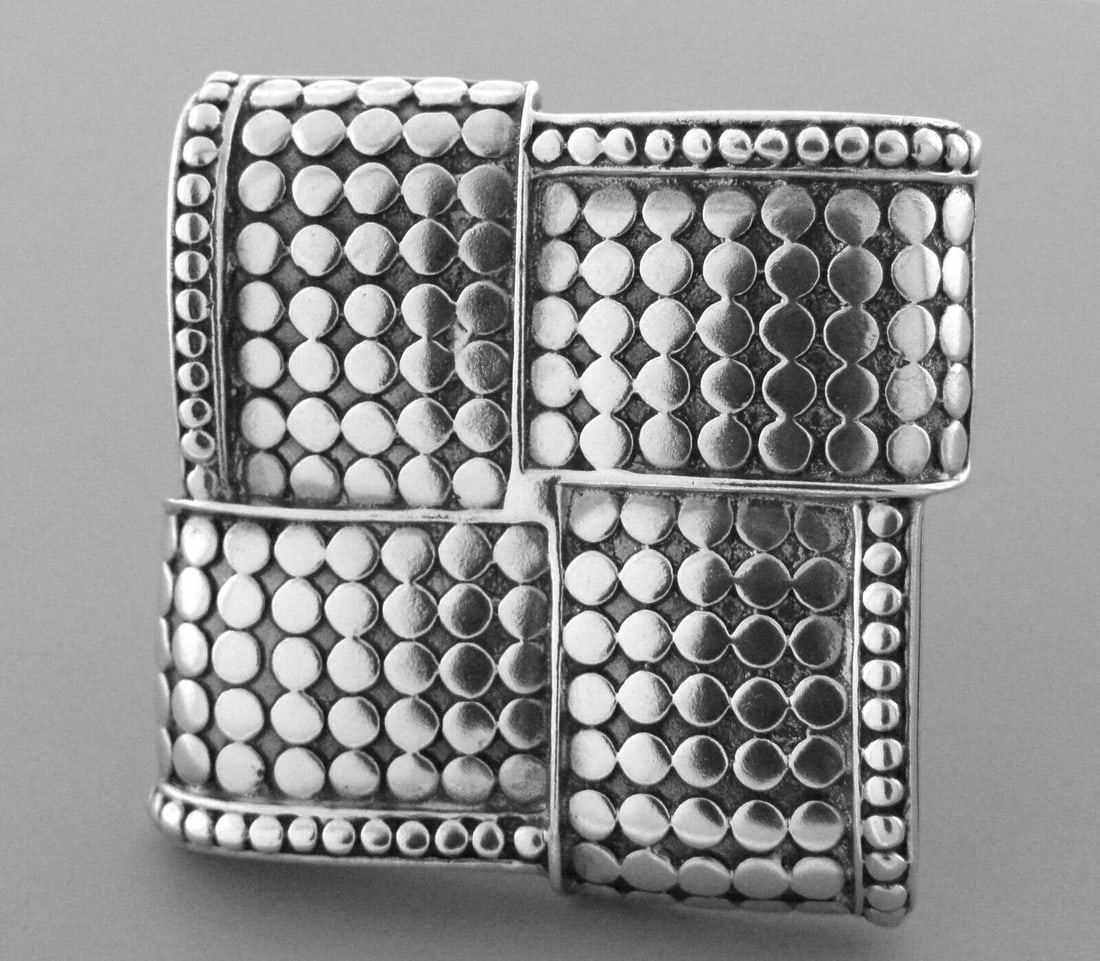 JOHN HARDY STERLING SILVER DOT BROOCH PIN WITH BOX: JOHN HARDY STERLING SILVER SQUARE DOT BROOCH Brooch measure 1.18" W X 1.18" H Brooch is pre-owned, in good condition, please refer to pictures Original John Hardy box included Stamped JH 925 Total wei