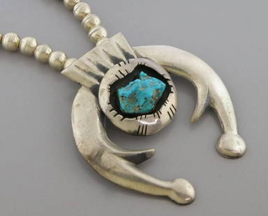 VINTAGE BEAUTIFUL NAVAJO STERLING SILVER NUGGET TURQUOISE HORSESHOE NECKLACE: VINTAGE TURQUOISE STERLING SILVER NECKLACE Vintage Navajo sterling silver nugget Turquoise necklace Measures 18" Long Pendant measures 2.86" H x 2.60" W Vintage, Pre-owned, in good condition, please r
