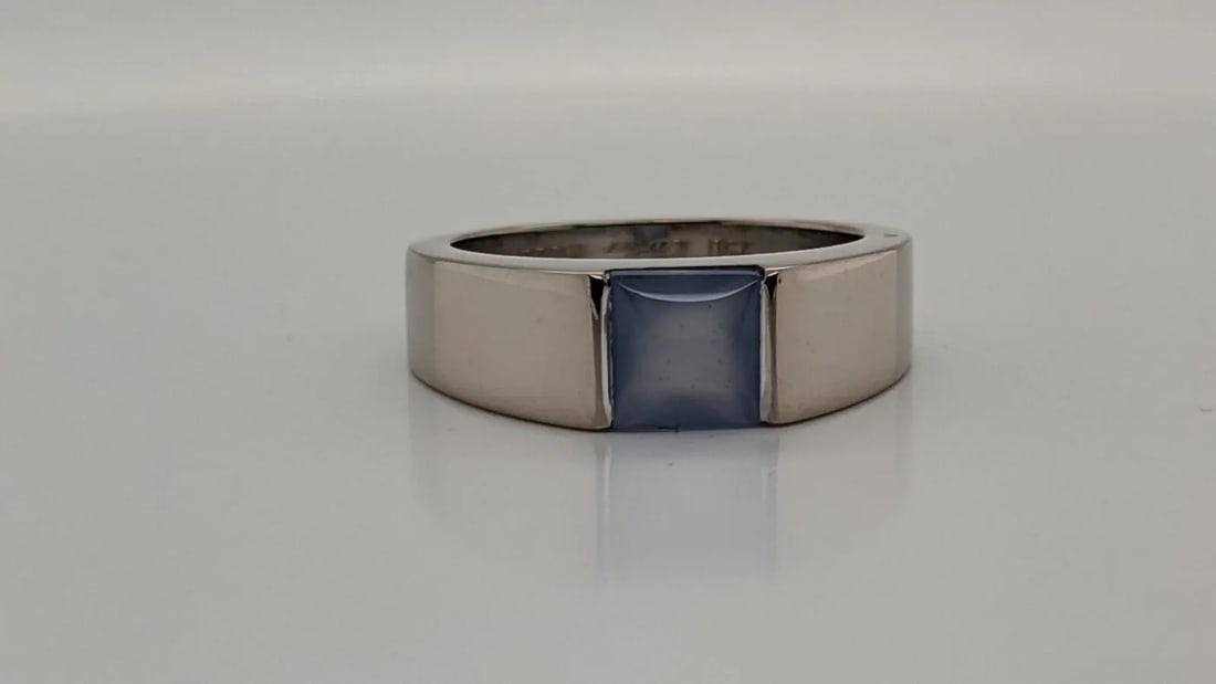 2000 CARTIER TANK 18K WHITE GOLD MOONSTONE CABOCHON BAND RING SIZE 51 US 5.75: 2000 CARTIER TANK 18K WHITE GOLD CABOCHON CHALCEDONY BAND RING SIZE 51 US 5.75 2000 Cartier Tank 18K White Gold Cabochon Chalcedony Band Ring Ring Size 51mm | US Size 5.75 Band Width - 4mm Total Weigh