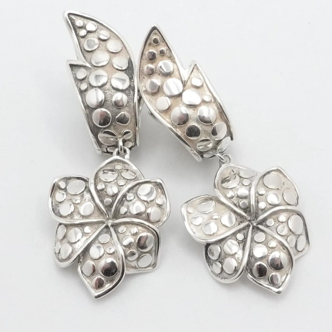 JOHN HARDY STERLING SILVER AYU DOT FRANGIPANI FLOWER DROP EARRINGS: JOHN HARDY STERLING SILVER AYU DOT FRANGIPANI FLOWER DROP EARRINGS John Hardy Sterling Silver Ayu Dot Frangipani Flower Drop Omega Back Earrings Total Height - 1.5" Width - 15mm Est. Retail - $375 USD