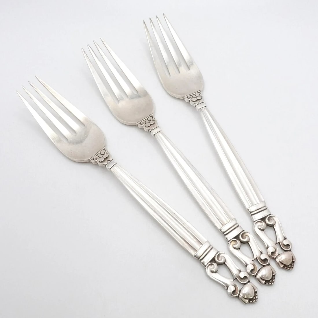 GEORG JENSEN JOHAN ROHDE STERLING SILVER ACORN LARGE DINNER FORK 7.75": GEORG JENSEN JOHAN ROHDE STERLING SILVER ACORN LARGE DINNER FORK 7.75" Vintage Georg Jensen Design by Johan Rohde Sterling Silver Acorn Pattern Large Dinner Fork Length - 7.75" Est. Retail - $260 USD
