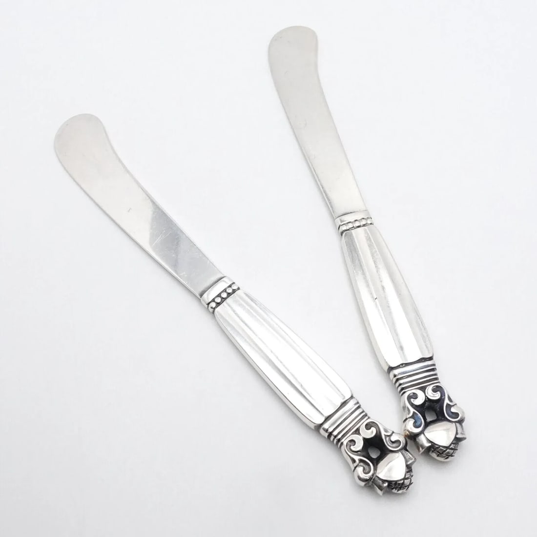 GEORG JENSEN JOHAN ROHDE STERLING SILVER ACORN BUTTER KNIFE 5.9": GEORG JENSEN JOHAN ROHDE STERLING SILVER ACORN BUTTER KNIFE 5.9" Vintage Georg Jensen Design by Johan Rohde Sterling Silver Acorn Pattern Butter Knife Length - 5.9" Est. Retail - $250 USD per knife Es