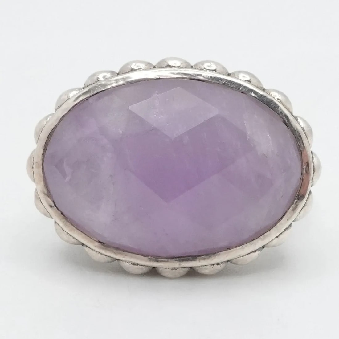 JAI JOHN HARDY OVAL FACETED LAVENDER AMETHYST HEART DOME RING SIZE 6.25: JAI JOHN HARDY OVAL FACETED LAVENDER AMETHYST HEART DOME RING SIZE 6.25 JAi by John Hardy Oval Faceted Lavender Amethyst Heart Dome Ring Size - 6.25 Band Width - 2mm Gemstone Size (LxW) - 14mm x 19mm