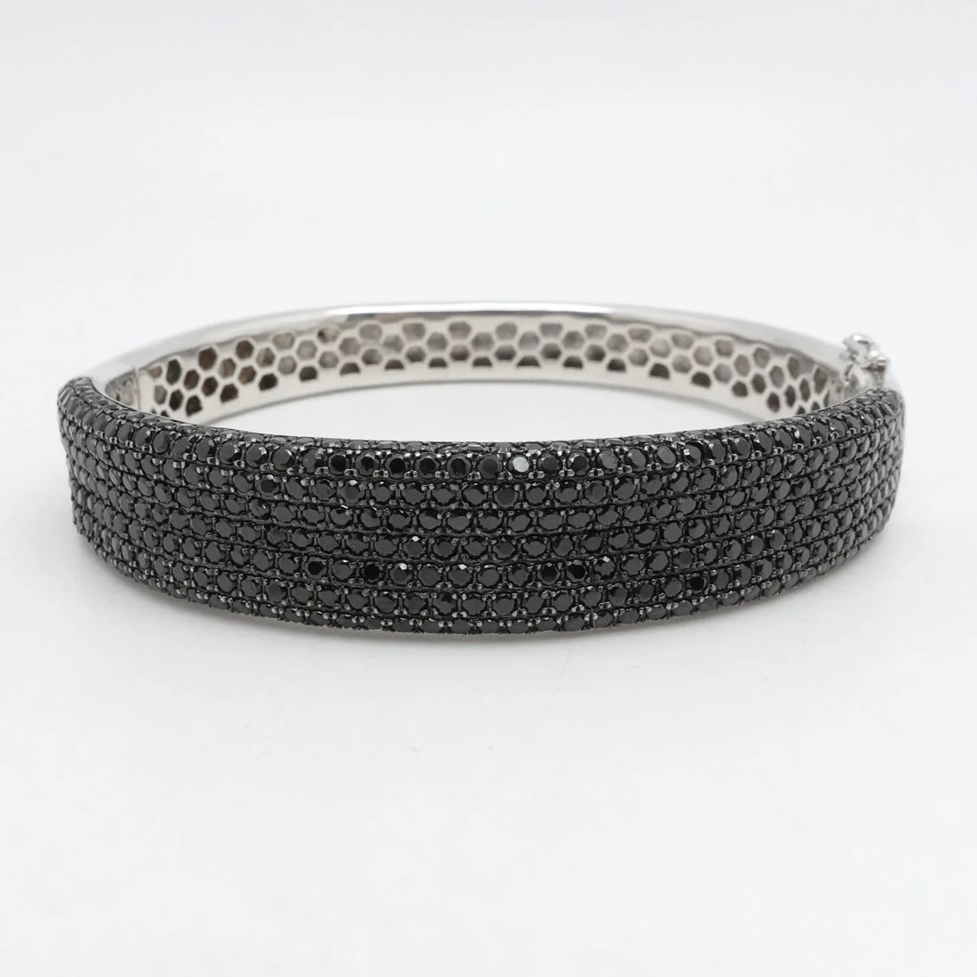 SIGNED PJC STERLING SILVER PAVE BLACK SPINEL HINGED BANGLE BRACELET 8" WRIST: SIGNED PJC STERLING SILVER PAVE BLACK SPINEL HINGED BANGLE BRACELET 8" WRIST Signed PJC Sterling Silver Pave Black Spinel Hinged Bangle Bracelet Fits up to 8" Wrist Diameter - 2.72" (68mm) Total Weigh