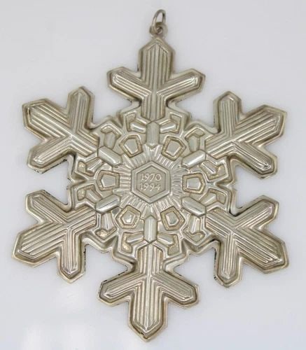 1994 925 GORHAM STERLING CHRISTMAS 25TH ANNIVERSARY SNOWFLAKE ORNAMENT 25.5 G: 1994 925 GORHAM STERLING CHRISTMAS 25TH ANNIVERSARY SNOWFLAKE ORNAMENT 25.5 G 1994 925 GORHAM STERLING CHRISTMAS 25TH ANNIVERSARY SNOWFLAKE ORNAMENT 25.5 G Description 1994 925 Gorham Sterling Christm