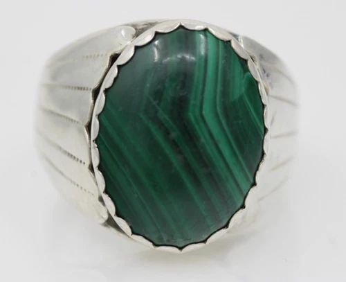 DAWN LUCAS DL STERLING SILVER MALACHITE RING SIZE 12.5 - 16.3 GRAMS: DAWN LUCAS DL STERLING SILVER MALACHITE RING SIZE 12.5 - 16.3 GRAMS Description Dawn Lucas DL Sterling Silver Malachite Ring Ring is in good condition. May show signs of wear and/or tear. Approximate