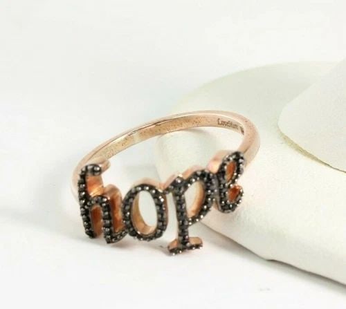 SAMARA JEWELRY DESIGN SJD STERLING ROSE GOLD BLACK SPINEL HOPE RING SIZE 9: SAMARA JEWELRY DESIGN SJD STERLING ROSE GOLD BLACK SPINEL HOPE RING SIZE 9 Description Samara Jewelry Design SJD Sterling Rose Gold Black Spinel Hope Ring Item is in great condition. May show signs of