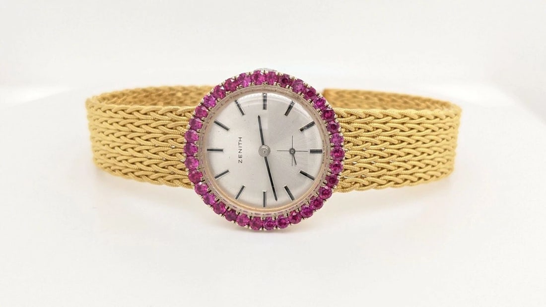 VINTAGE ZENITH 18K GOLD & PINK SAPPHIRE HAND WINDING WATCH - 26MM - 34043: VINTAGE ZENITH 18K GOLD & PINK SAPPHIRE HAND WINDING WATCH - 26MM - 34043 Vintage Zenith 18K Yellow Gold Pink Sapphire Bezel Hand Winding Watch Case Size- 26mm Reference - 34043 Total Length - 7" Long