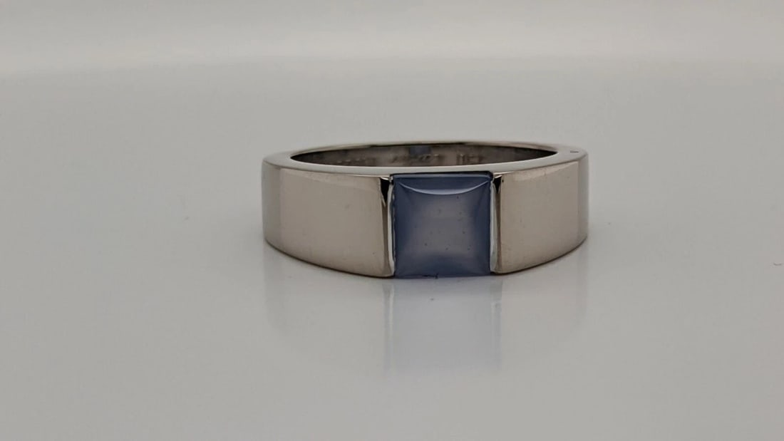 2000 CARTIER TANK 18K WHITE GOLD MOONSTONE CABOCHON BAND RING SIZE 51 US 5.75: 2000 CARTIER TANK 18K WHITE GOLD CABOCHON CHALCEDONY BAND RING SIZE 51 US 5.75 2000 Cartier Tank 18K White Gold Cabochon Chalcedony Band Ring Ring Size 51mm | US Size 5.75 Band Width - 4mm Total Weigh