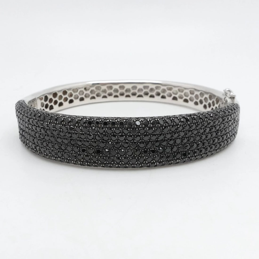 SIGNED PJC STERLING SILVER PAVE BLACK SPINEL HINGED BANGLE BRACELET 8" WRIST: SIGNED PJC STERLING SILVER PAVE BLACK SPINEL HINGED BANGLE BRACELET 8" WRIST Signed PJC Sterling Silver Pave Black Spinel Hinged Bangle Bracelet Fits up to 8" Wrist Diameter - 2.72" (68mm) Total Weigh