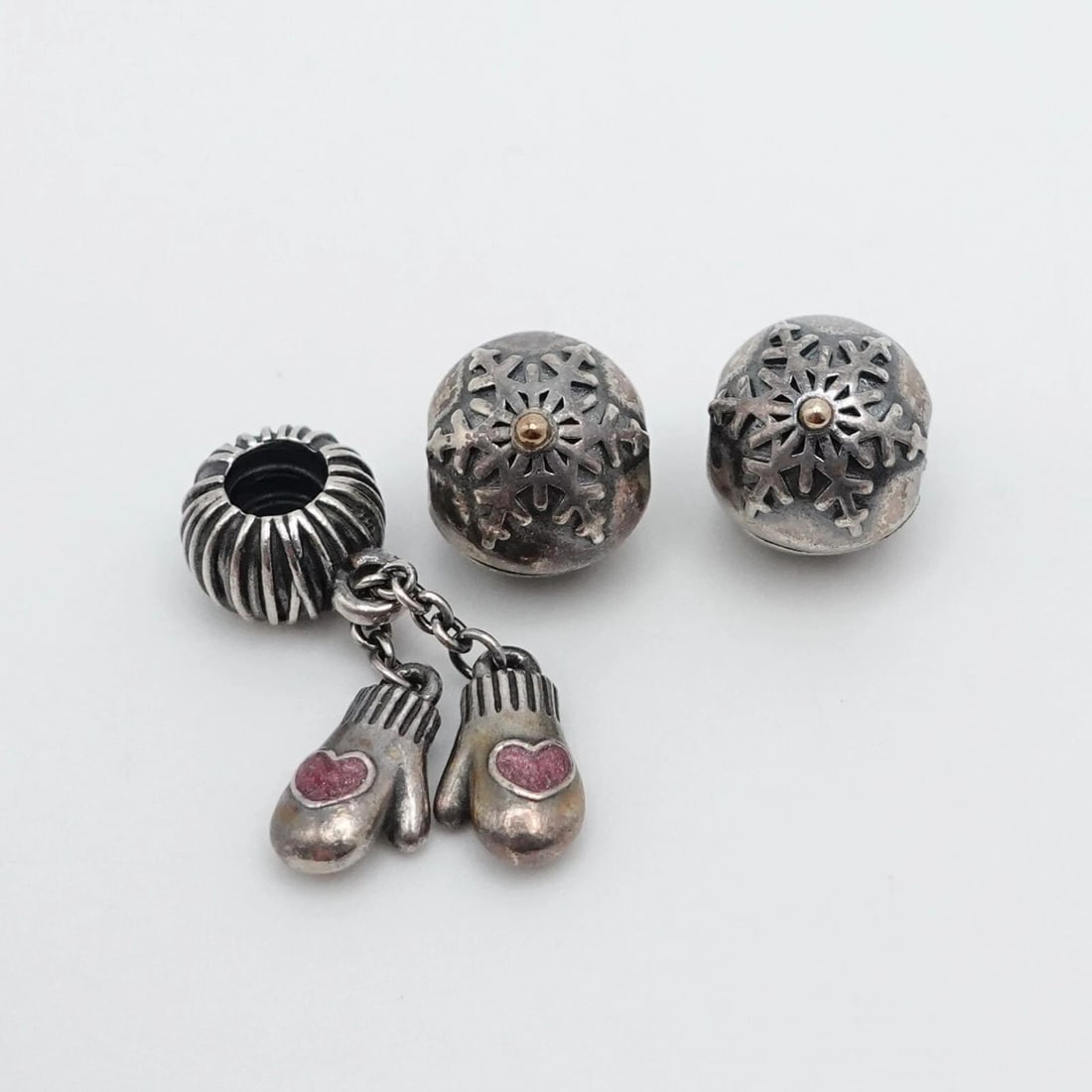 AUTHENTIC PANDORA STERLING SILVER CHRISTMAS HOLIDAY CLIP SET &DANGLE CHARMS: PANDORA STERLING SILVER CHRISTMAS SNOWFLAKE CLIP SET & MITTENS DANGLE CHARMS Authentic Pandora Sterling Silver Christmas Snowflake Clip Set & Winter Mittens Dangle Charm Style # 791232 & 791181EN46 To