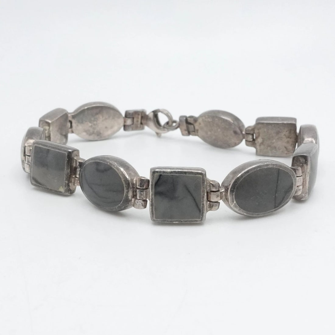 SIGNED PB STERLING SILVER OVAL & SQUARE AGATE CHAIN LINK BRACELET SIZE 7.5" LONG: SIGNED PB STERLING SILVER OVAL & SQUARE AGATE CHAIN LINK BRACELET SIZE 7.5" LONG Signed PB Sterling Silver Oval & Square Gray Gemstone Chain Link Bracelet Length - 7.5" Long Wrist Size - Relax 7" - 7.