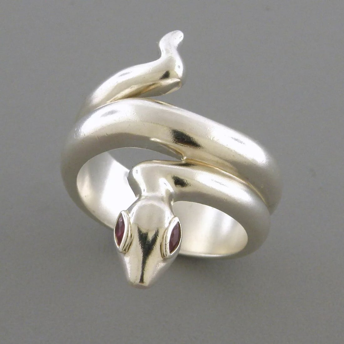 KIESELSTEIN CORD STERLING SILVER PETER THE SNAKE RING RUBY EYES SIZE 8.75 (1 of 2)